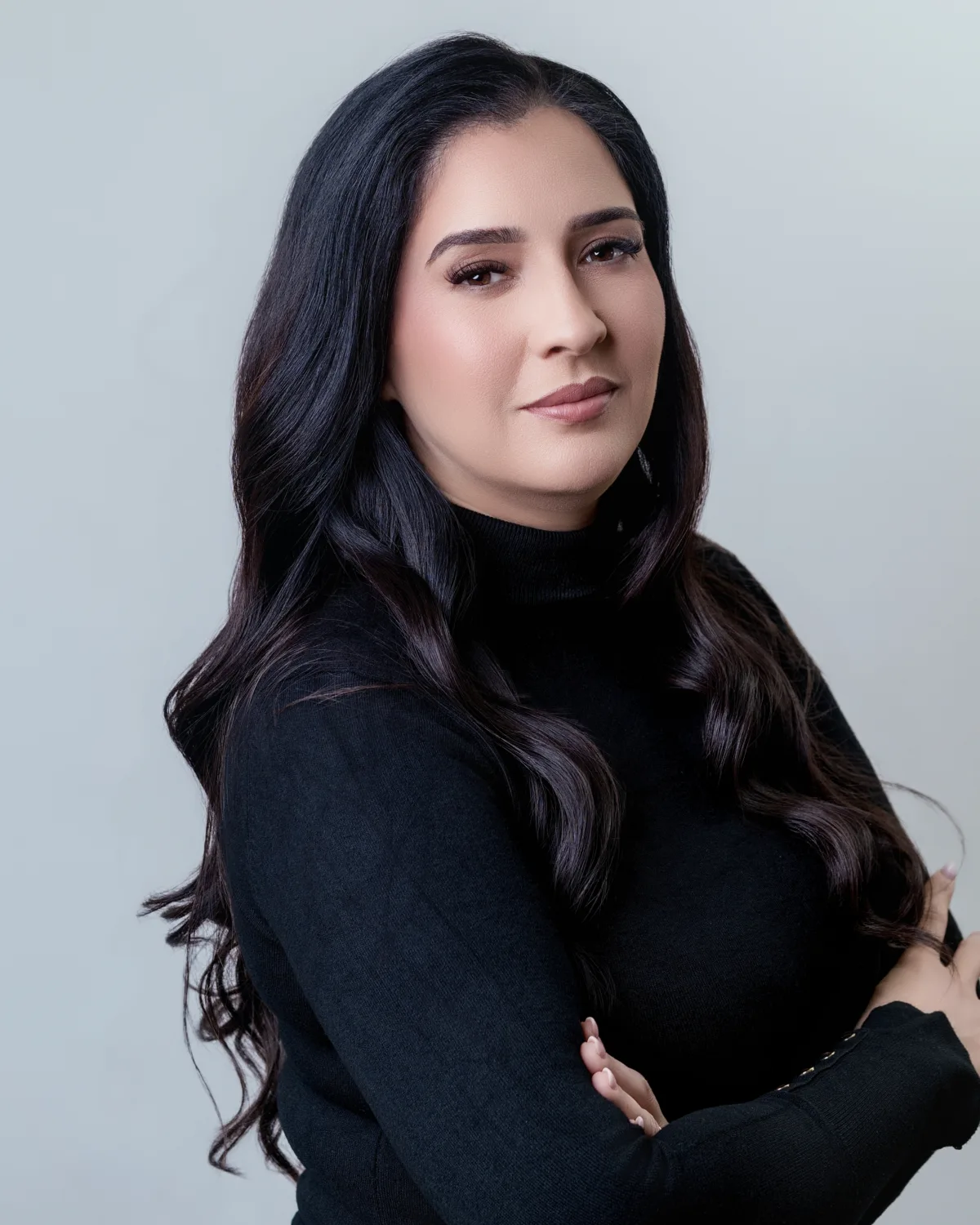 Portrait de Zohra Khaboshan, fondatrice de Simphonie Cils