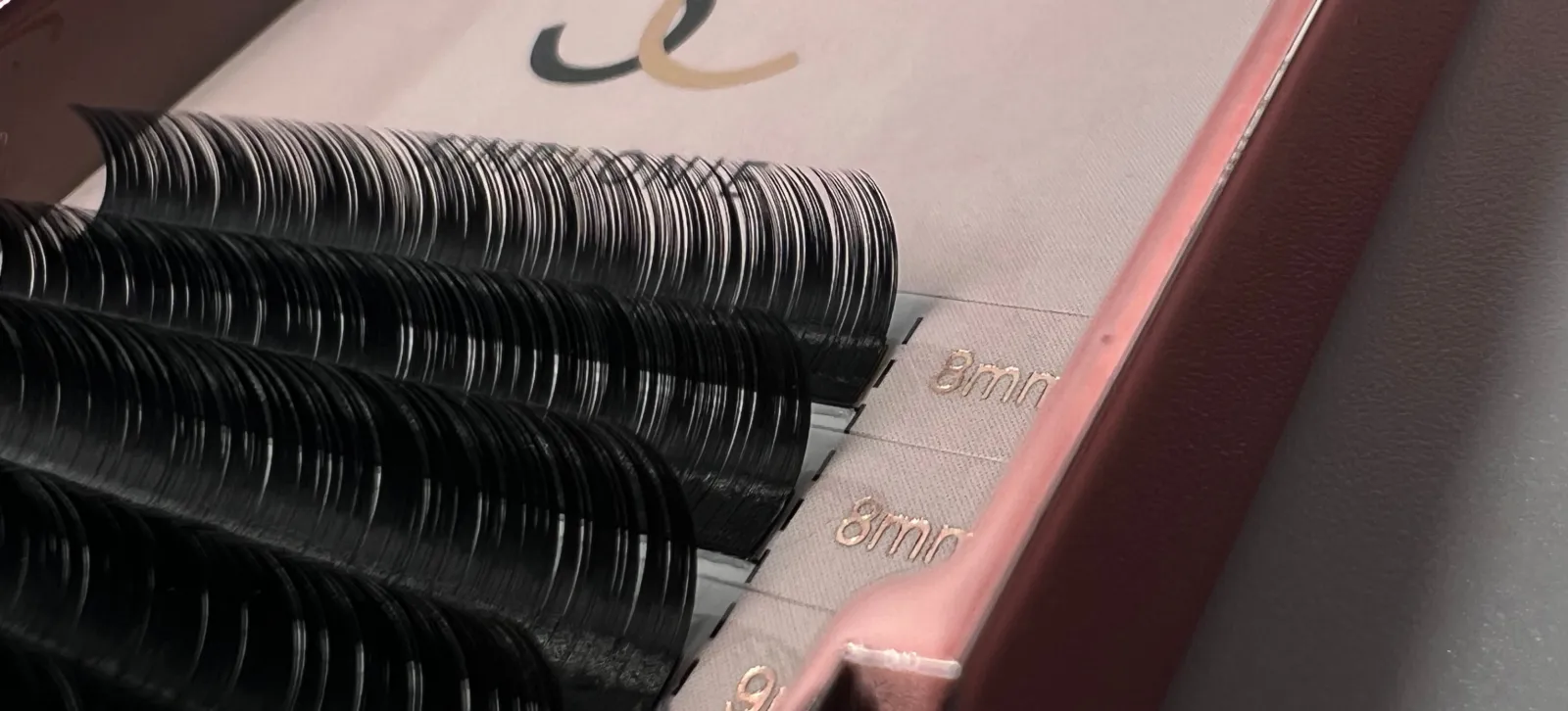 Illustration — Tout savoir sur notre gamme d’extensions : matériaux, finitions, courbures