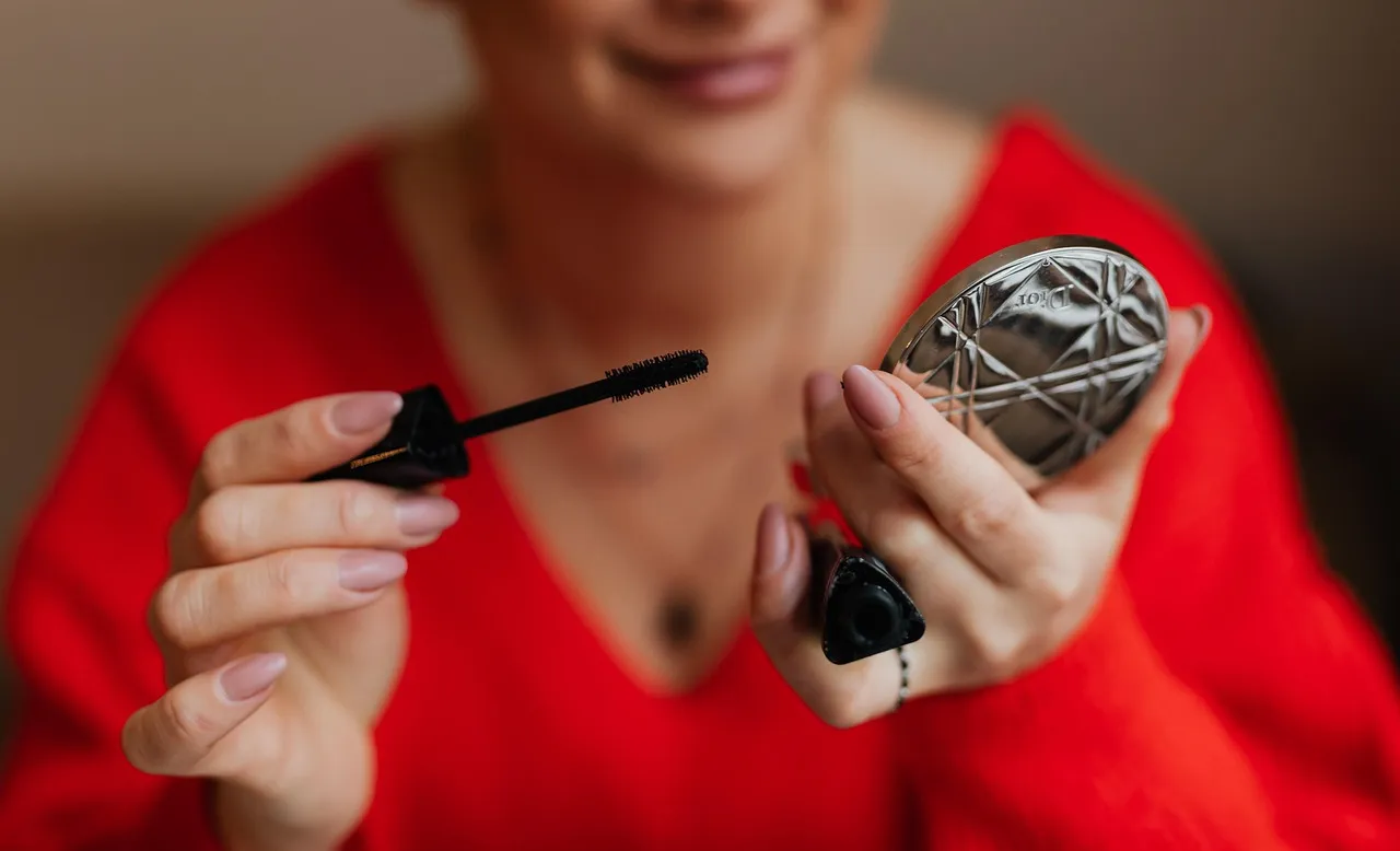 Illustration — Maquillage après rehaussement de cils : ce qu’il faut savoir